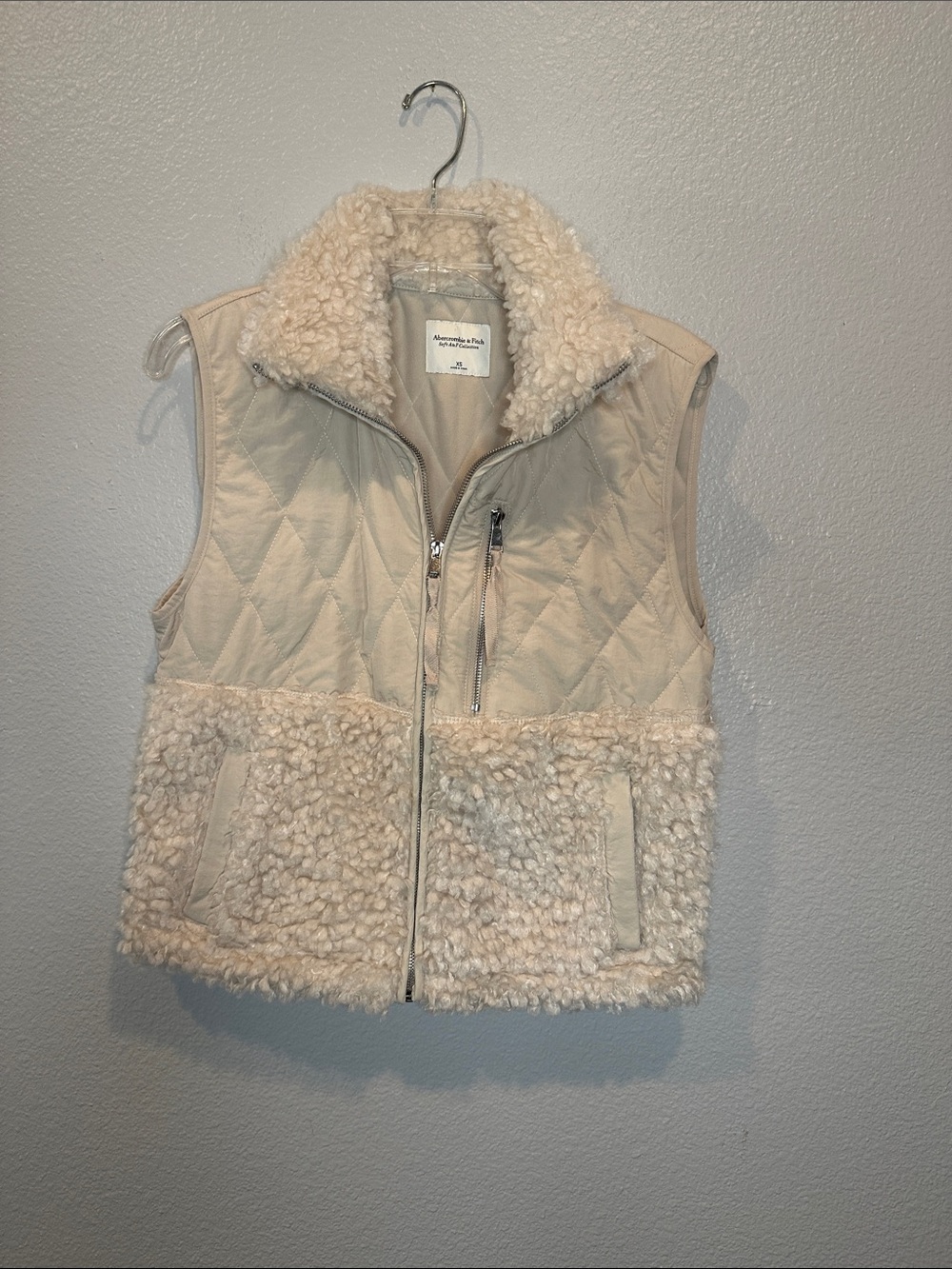 Abercrombie & Fitch Sherpa Quilted Vest Cream XS